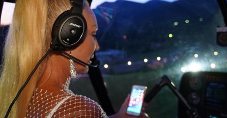 SPEKTAKL ZA PAMĆENJE, LEPA BRENA PONOVILA POTEZ OD PRIJE 30 GODINA: Kad vidite ko je bio sa njom u helikopteru ZANIJEMIT ĆETE!