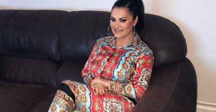 GRUDNJAK IM NIJE TREBAO, EVO KAKO SU DOMAĆE PJEVAČICE IZGLEDALE PRIJE SILIKONA: Kad vidite JELENU PRIJE SILIKONA, oplakat ćete