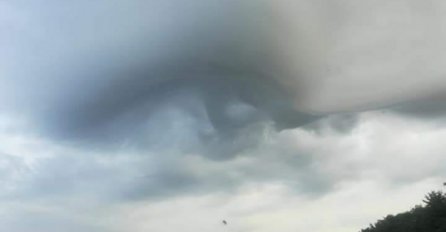 Nebo iznad Sjenice: Ukazalo se oko, neko nas gleda! (FOTO)