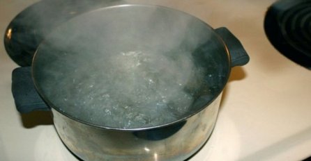 ZABORAVITE NA SKUPOCJENE MIRISE: U KLJUČALU VODU UBACILA JE OVAJ DODATAK: Za sekundu su nestali SVI NEPRIJATNI MIRISI i kućom se širila RAJSKA AROMA!