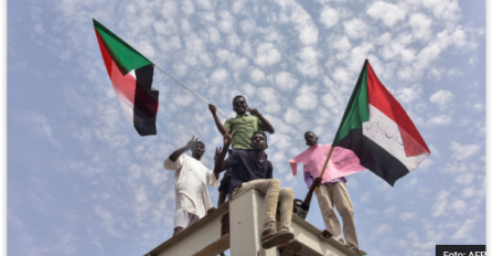 SUDAN: Vojska i demonstranti potpisali konačni sporazum o podjeli vlasti