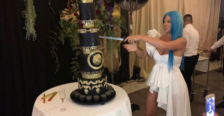 JELENA KARLEUŠA SVA U BIJELOM DOŠLA NA PROSLAVU SVOG ROĐENDANA: A onda se pojavio i DUŠKO, pogledajte gdje je sjeo, ISPLIVALE SLIKE (FOTO)