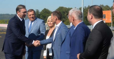 Dodik i Vučić obišli naplatnu rampu Obrenovac
