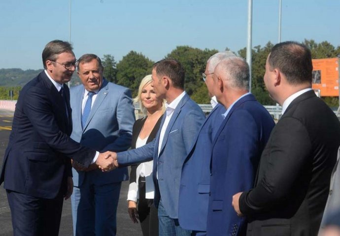 Dodik i Vučić obišli naplatnu rampu Obrenovac