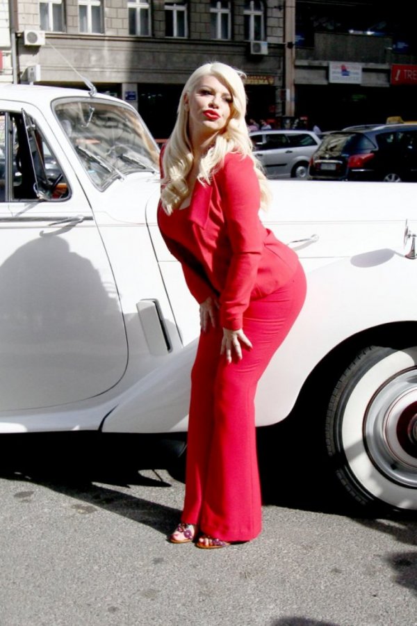 90924-dara-bubmara-131938-photo-e-stock-milos-rafailovic-iff