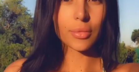  ANASTASIJA GORI U BIKINIJU: Grudi u KRUPNOM kadru! A onda je otkrila još VIŠE! (VIDEO)