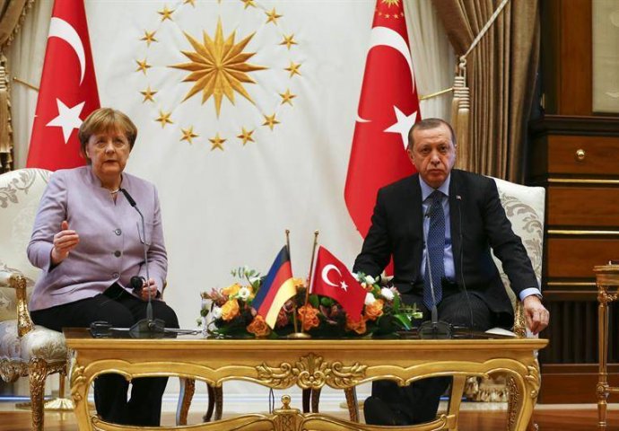 Razgovor Erdogana i Merkel