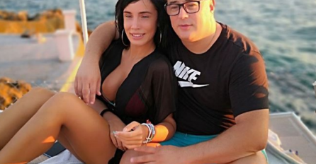 ALEKSANDRA SUBOTIĆ SA DUPLO STARIJIM DEČKOM NA PLAŽI: Svi su u njih gledali, evo šta su radili pred svima, OBJAVLJENE I SLIKE!