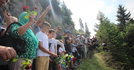 Na Korićanskim stijenama obilježena 27. godišnjica od ubistva 200 muškaraca