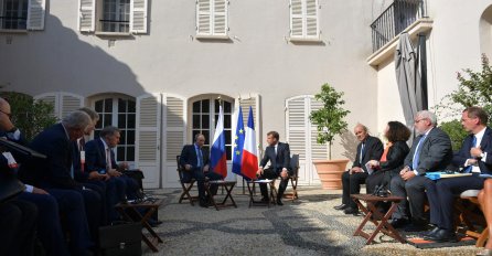 JEDAN SUNČANI DAN NA JUGU FRANCUSKE POLAKO OTAPA LED IZMEĐU RUSIJE I EUROPE: Putin u gostima kao uvertira povratka u klub