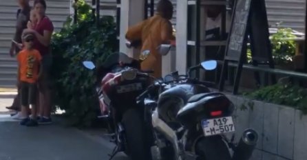 VJEROVALI ILI NE: Budistički monah tražio da se pobije s konobarom u Sarajevu