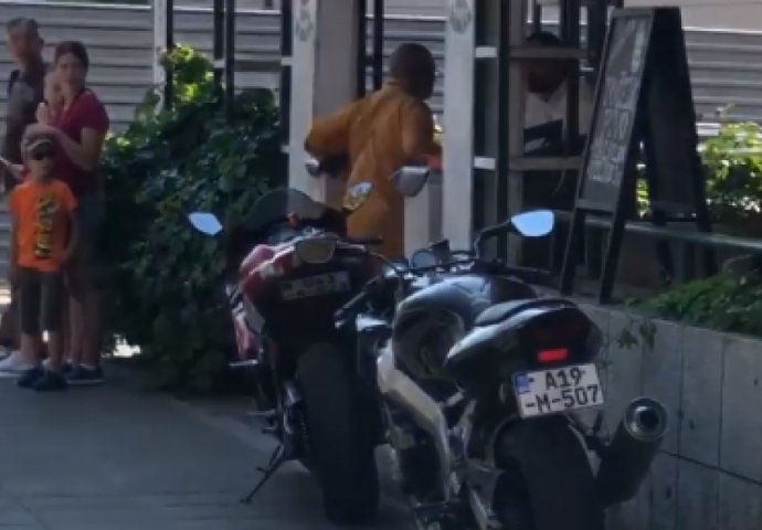 VJEROVALI ILI NE: Budistički monah tražio da se pobije s konobarom u Sarajevu