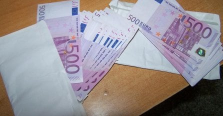 Jasna pronašla kovertu punu para, a na njoj pisala samo jedna riječ