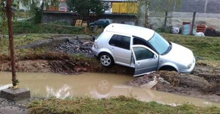 STRAVIČNO NEVRIJEME RAZORILO GRAD U BiH, UNIŠTENA TRI MOSTA: Pogledajte fotografije sa LICA MJESTA! 