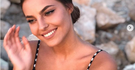 DŽEJLA RAMOVIĆ NAJNOVIJIM SLIKAMA SA PLAŽE NAPRAVILA HAOS NA DRUŠTVENIM MREŽAMA: Komentari pljušte, evo ko joj pravi društvo