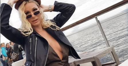 POKAZALA TRBUŠNJAKE U 37. GODINI: Od nje su  mnogi tražili RECEPT ZA SAVRŠEN IZGLED, a kada su vidjeli njenu TRENERICU VILICE SU PALE DO PODA!