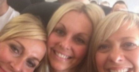 TRI DRUGARICE NAPRAVILE "SELFI" Pogledale su fotografiju i ostale skamenjene! Nisu mogle da povjeruju u ono što vide! (FOTO)