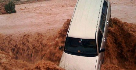 IMA POGINULIH, STRAŠNE POPLAVE POGODILE JUG DRŽAVE: Još se traga za preživjelima
