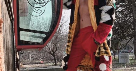 POSUDIO NOVAC OD RODITELJA ZA PRVI SPOT, A DANAS MOŽE STATI RAME UZ RAME SA SVJETSKIM IZVOĐAČIMA ŠTO SE TIČE PREGLEDA: Prvu pjesmu napisao u sedmom razredu, ima diplomu Ekonomskog fakulteta...a još je mnogo stvari kojima nas može ŠOKIRATI!