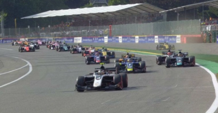 STRAVIČNA TRAGEDIJA NA TRCI FORMULE, SVIJET U ŠOKU: Sudar kakav se ne pamti, VOZAČ IZGUBIO ŽIVOT