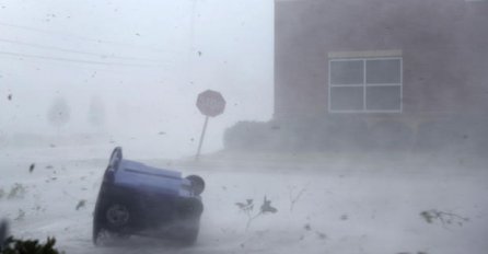 BILO JE STRAŠNO, A SADA JE JOŠ GORE, PRERASTAO JE U KATEGORIJU PET: Meteorlozi upozorili na KATASTROFALNO RAZARANJE I POPLAVE!