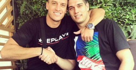 DEJAN DRAGOJEVIĆ NAPUSTIO ZADRUGU: Ovo su prve FOTOGRAFIJE van rijalitija! Dalila ostala SAMA! EVO KO JE S NJIM (FOTO)