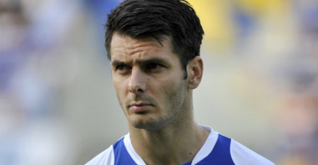 Emir Spahić još uvijek pod strogim nadzorom ljekara i nisu mu dozvoljne posjete ,ALI ON JE MOLIO  DA VIDI SAMO NJU