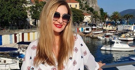 GLUMICA SE U 66. GODINI SKINULA U TANGE: SVE JE SJEVNULO, NEMA NI GRAMA CELULITA! NA OVOM TIJELU JOJ ZAVIDE SVE KOLEGICE! FOTO