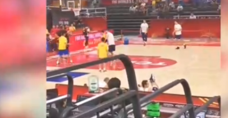 KINEZI SA RAZGLASA PUSTILI LUNINU PJESMU KOŠARKAŠIMA SRBIJE: Pogledajte njihovu reakciju kad su čuli pjesmu, NEREALNA SCENA!