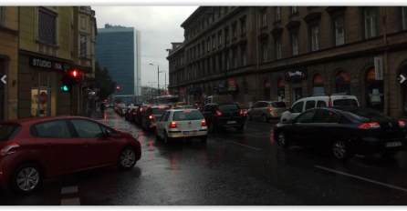 Poplavile ulice u glavnom gradu: Auta se zaustavljala po cesti! Nezapamćeno nevrijeme  prouzrokovao kolaps u saobraćaju