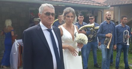 DRAMA NA VJENČANJU MILIJANE I MILOJKA: Ona se progurala i pokušala joj oteti bidermajer, NIKO NIJE NI SLUTIO DA ĆE SE ONA POJAVITI