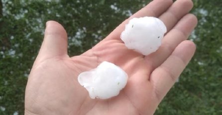SILOVITO NEVRIJEME DIVLJALO JUŽNIM DIJELOM DRŽAVE, PADAO GRAH VELIČINE ORAHA: Ljudi snimali PIJAVICU, pogledajte PRIZORE UŽASA!