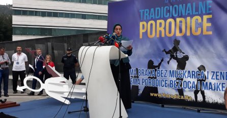 PORUKA SA DANAŠANJE MIRNE ŠETNJE: "Zna se šta je ključ, a šta brava"