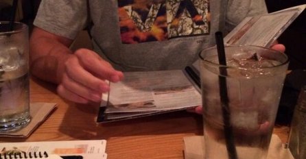 "Izašla sam na sastanak sa tipom kojeg sam jednom prilikom upoznala u parku. Sjeli smo u kafe-poslastičarnicu, gdje sam naručila kafu i koka kolu. Kada je konobarica donijela, rekao mi je: “Znaš, moja bivša je bila ..."