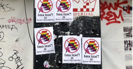U centru Sarajeva osvanuli plakati sa prekriženim logom povorke ponosa
