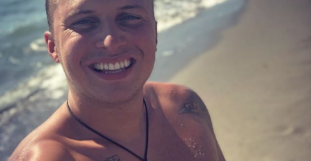 OPA! BUDNO OKO KAMERE zabeilježilo  novi detalj na tijelu Stefana Karića koji vam je možda PROMAKAO! Da li možete da pogodite o čemu se radi? (VIDEO)