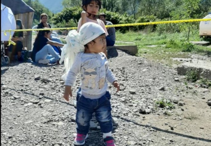 Stidi se državo: Pogledajte gdje spava porodica iz Nepala čije je dijete rođeno u Mostaru, uslovi su užasni!