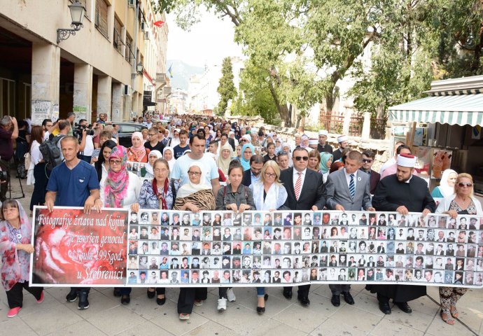 Mirno okupljanje i šetnja majki Srebrenice po prvi put održana u Mostaru
