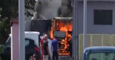 CRNI DIM PREKRIO SVE, LJUDI U STRAHU BJEŽALI, POŽAR GUTA SVE PRED SOBOM: "Gas je počeo da curi, a onda je PUKLO...."