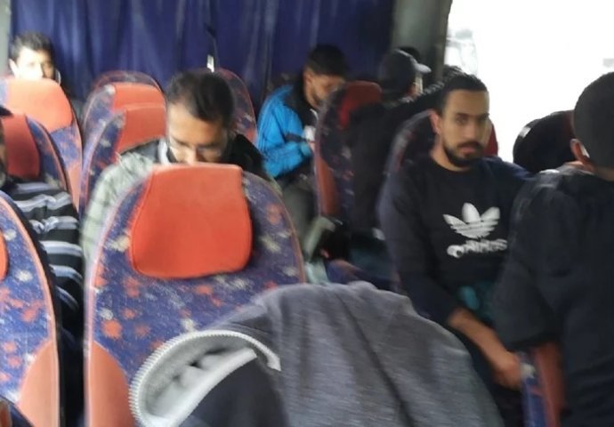 Vozač u BiH smjestio migrante u zadnji dio autobusa "da se ne miješaju s putnicima"