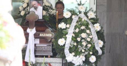 JAUCI PARALI NEBO, SAHRANJEN SRPSKI REPER, SCENE SLAMAJU SRCE: Trubači ispratili Grua na vječni počinak uz OVU PJESMU, PRETUŽNO!