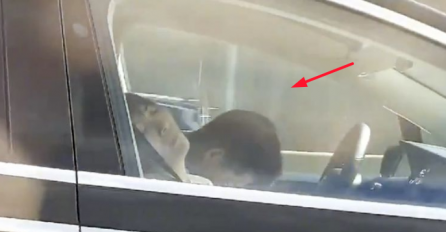 NA AUTOPUTU SNIMIO PAR U AUTOMOBILU KOJI JE IŠAO 100 na sat: "Nisam mogao da vjerujem ŠTA RADE" (VIDEO)