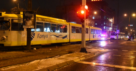 SAOBRAĆAJ U GLAVNOM GRADU U KOLAPSU: Zapalio se tramvaj! Građani se gušili u dimu! A onda se začula eksplozija