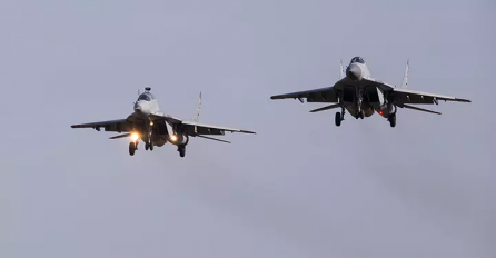 ZATVOREN SAOBRAĆAJ!Avioni preplavili nebo iznad grada! Narod izlazi da vidi šta se dešava! Srbija OVO JOŠ NIJE DOŽIVJELA! 