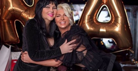 KARLEUŠIN SMS RASTUŽIO REGION, POSLJEDNJA JELENINA PORUKA DIVNI SLAMA SRCA: Napisala joj je OVO, ali odgovora NIJE BILO (FOTO)