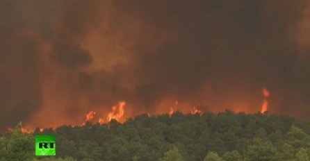 STRAVIČAN POŽAR GUTA SVE PRED SOBOM, NAREĐENA HITNA EVAKUACIJA: Ugroženi brojni turisti, EVO KAKVO JE TRENUTNO STANJE!