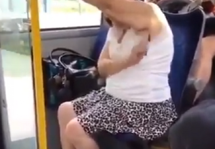 PA ZAR JE OVO MOGUĆE? Žena usred autobusa izvadila BRIJAČ iz torbe, pa uradila nešto zbog čega nam je SVIMA MUKA!