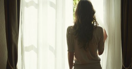 "Primijetila sam da me neki čovjek srednjih godina više puta dnevno posmatra.."