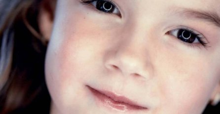 DANAS JE OMILJENA PJEVAČICA ZVEZDA GRANDA, A NEKAD JE OVAKO IZGLEDALA: Sigurni smo da je nikad nećte prepoznati (FOTO)