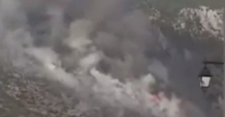 ALARMANTNO STANJE, POŽAR SE ŠIRI, IZVRŠENA HITNA EVAKUACIJA LJETOVALIŠTA: Objavljeni dramatični prizori! (FOTO, VIDEO)